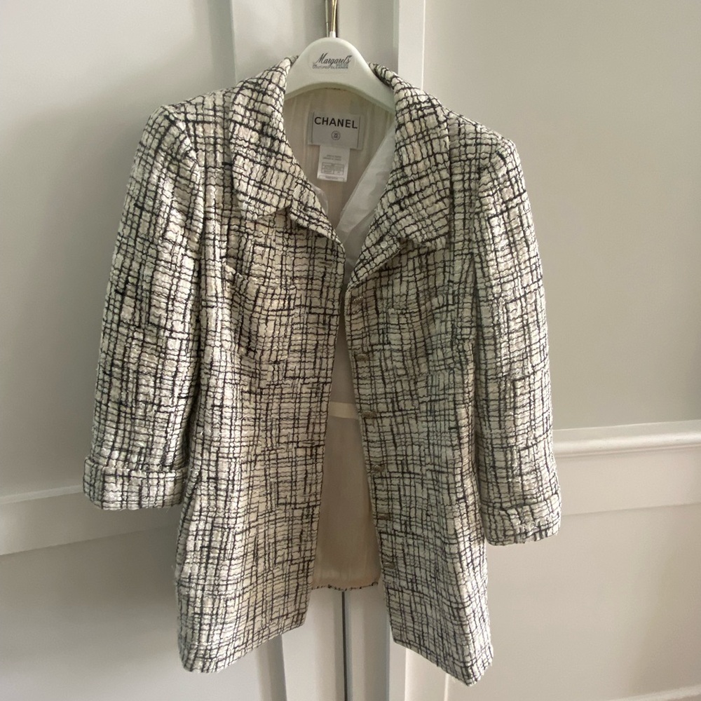CHANEL Vintage 2006 Women's Elegant Black and Cream Blazer